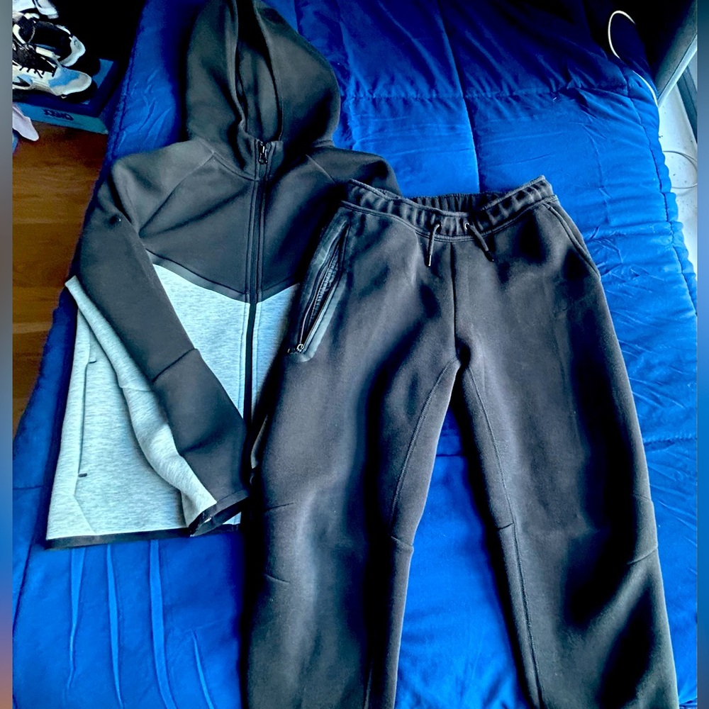 Nike Tech Black and Gray Set